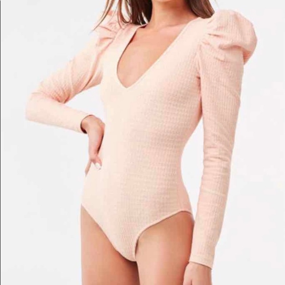NWT! Forever 21 Puff Shoulder Houndstooth Knit Bodysuit- Peach -Size Small - Picture 2 of 8